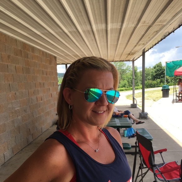 Meet your Posher, Christy - Picture 1 of 1